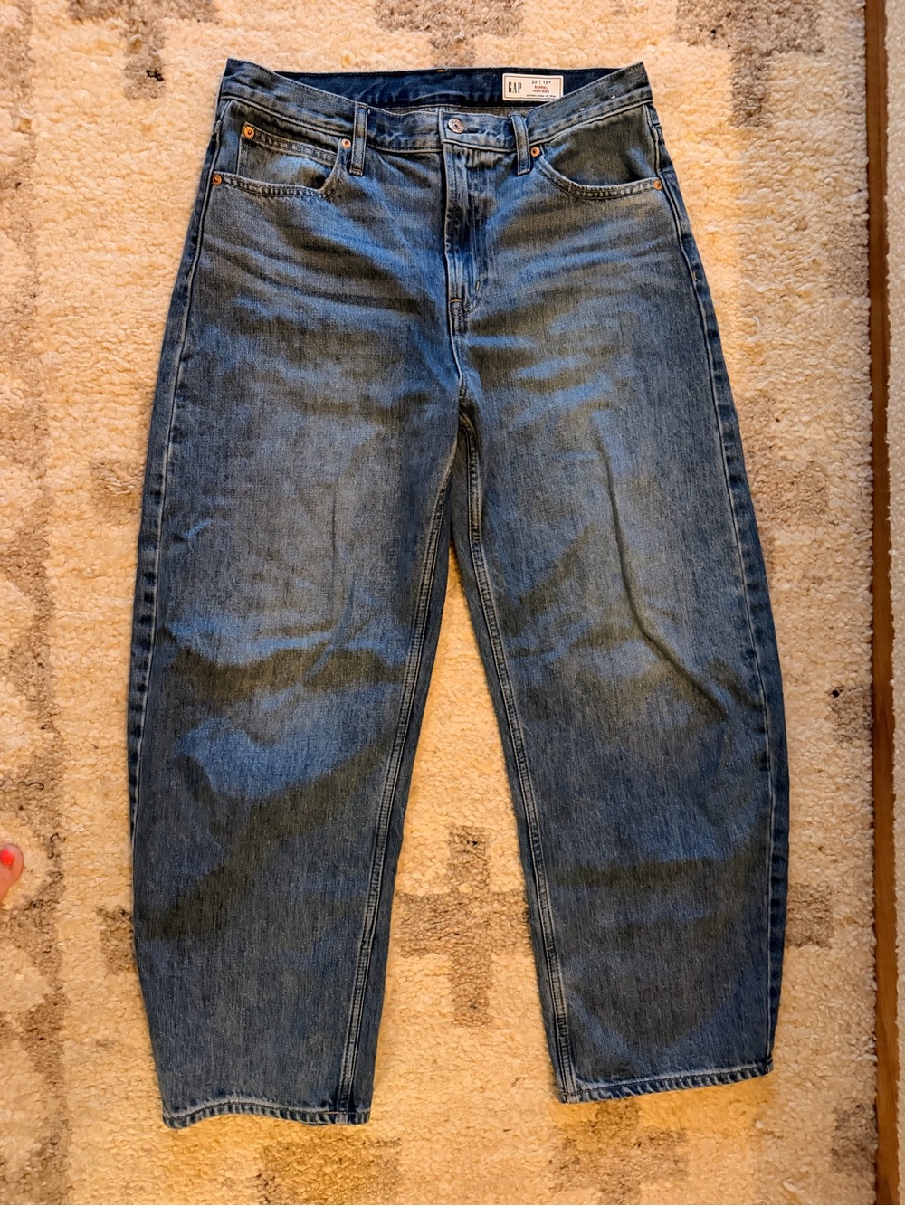 GAP women’s barrel leg high rise Classic Blue Denim Jeans
